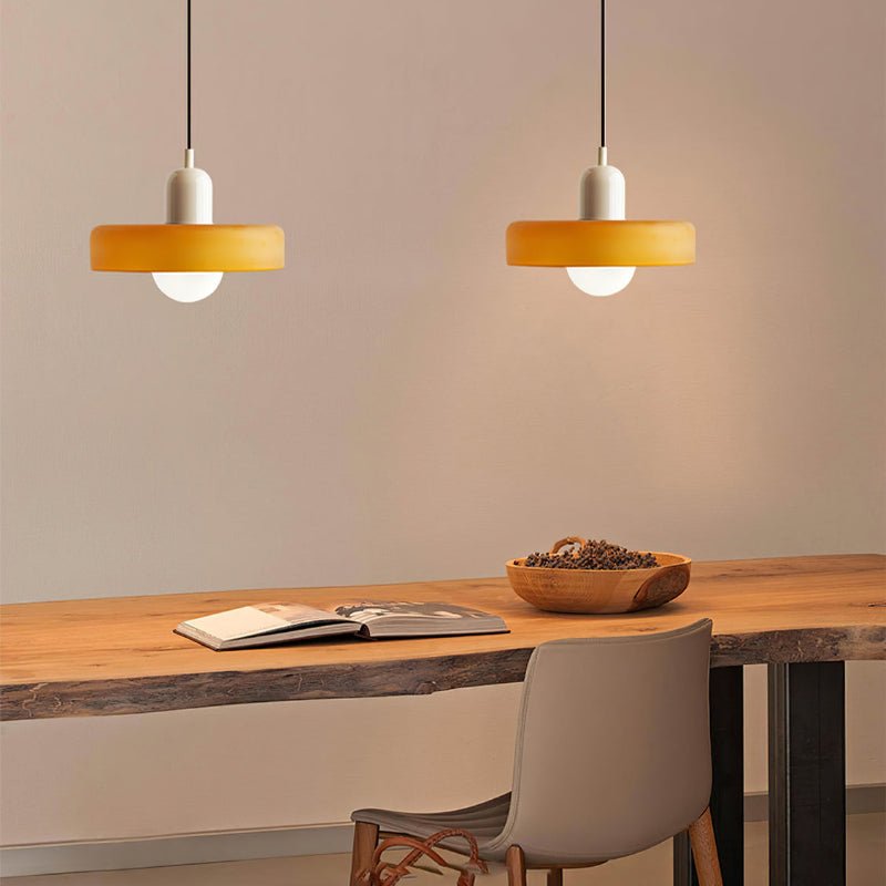 Lampe Suspendue Bauhaus en Verre Coloré – Luminaire Suspendu Rond, Design Moderne, Dimensions D25 x H18 cm, Longueur de Câble Réglable